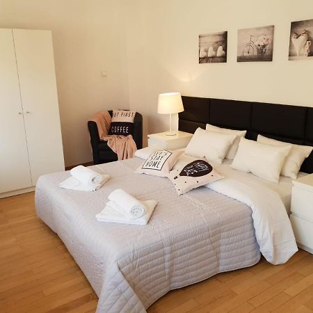 Golden Apartments With Lift - Old Town Cracovia Esterno foto
