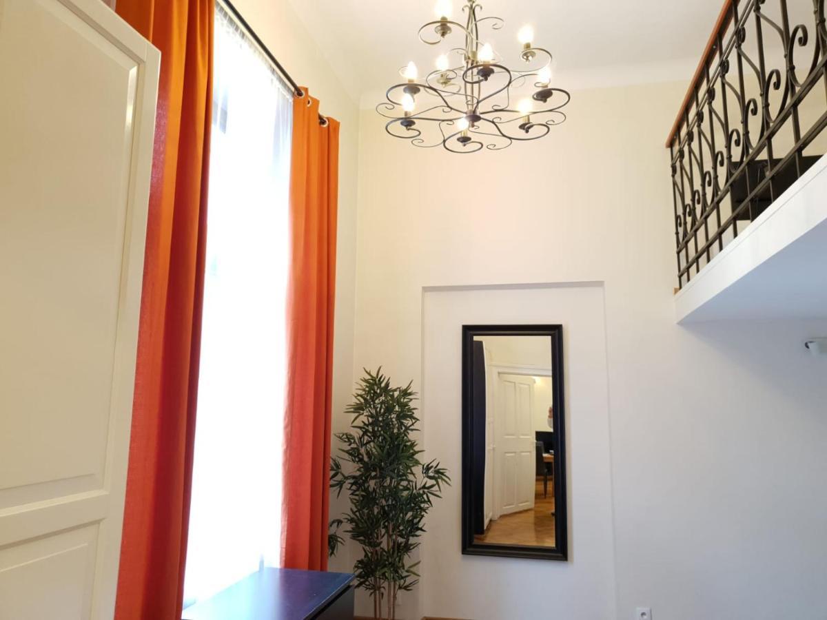 Golden Apartments With Lift - Old Town Cracovia Esterno foto