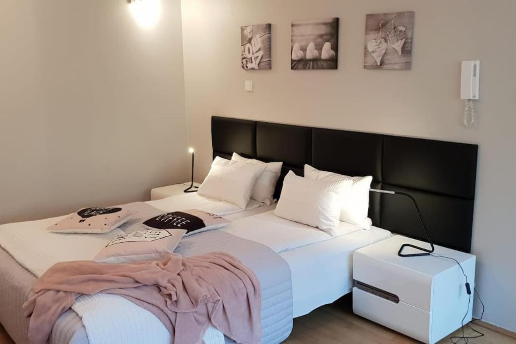 Golden Apartments With Lift - Old Town Cracovia Esterno foto