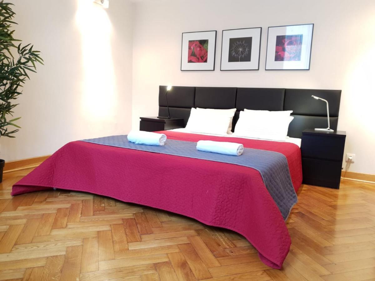 Golden Apartments With Lift - Old Town Cracovia Esterno foto