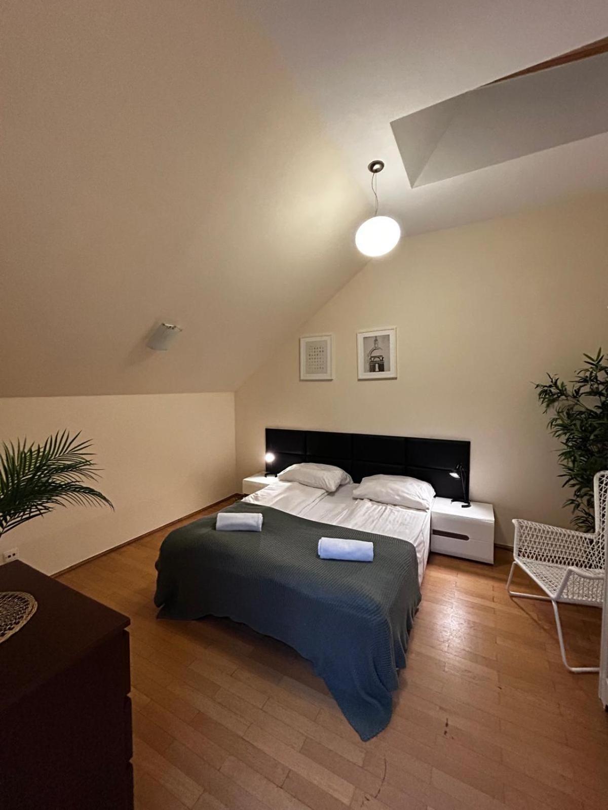 Golden Apartments With Lift - Old Town Cracovia Esterno foto