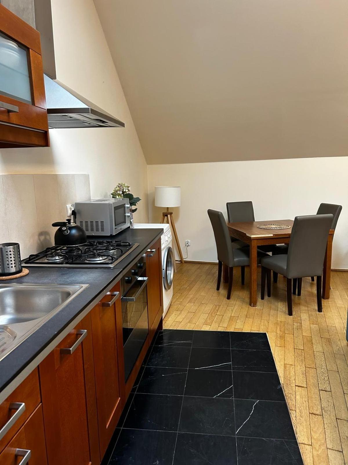 Golden Apartments With Lift - Old Town Cracovia Esterno foto
