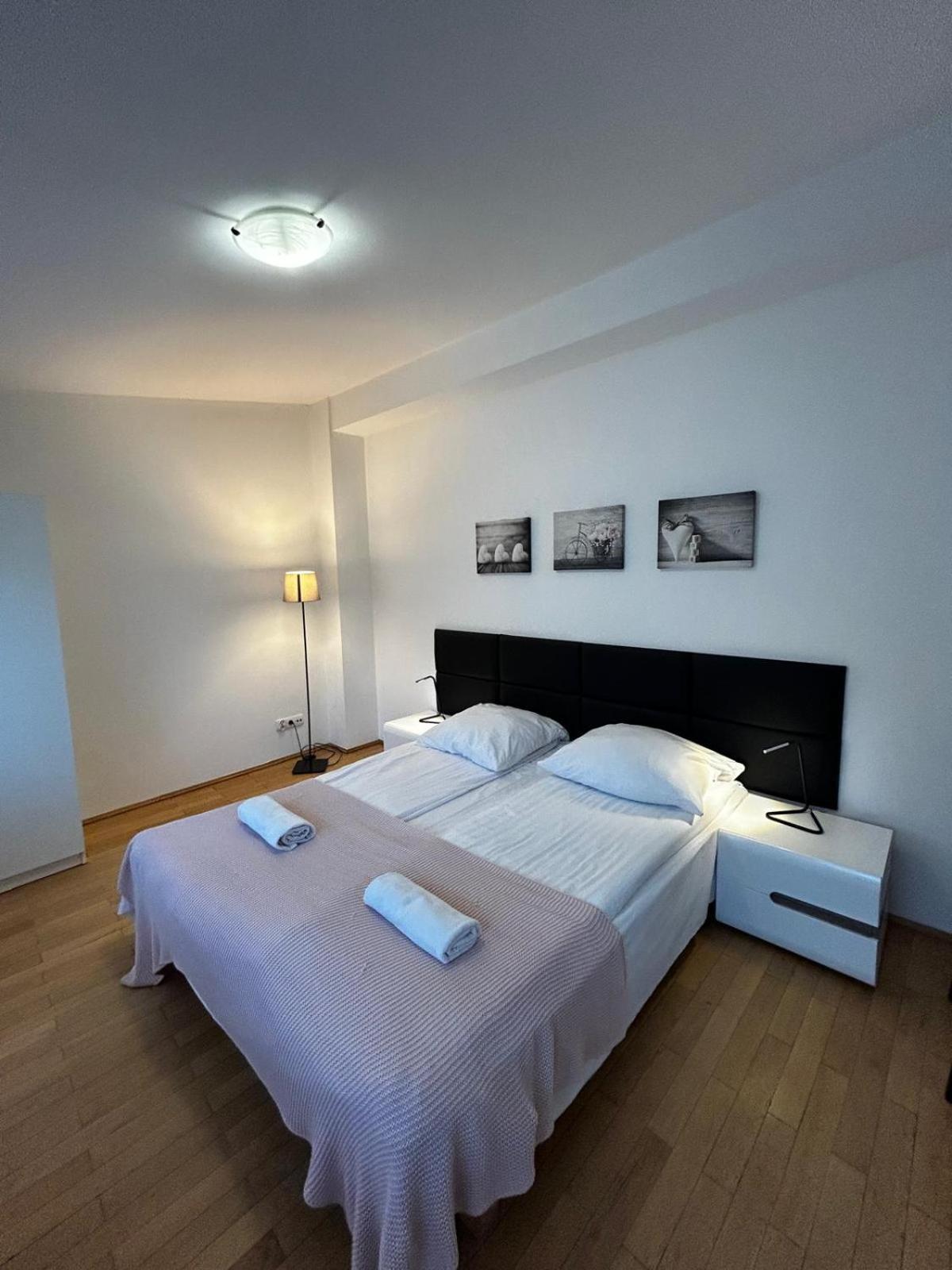 Golden Apartments With Lift - Old Town Cracovia Esterno foto