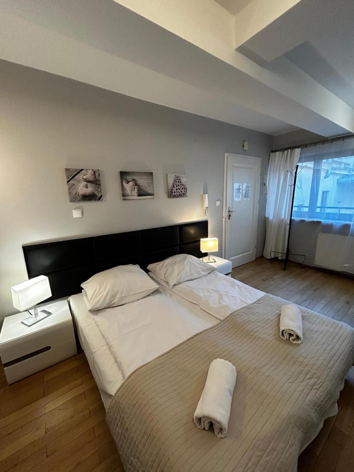 Golden Apartments With Lift - Old Town Cracovia Esterno foto