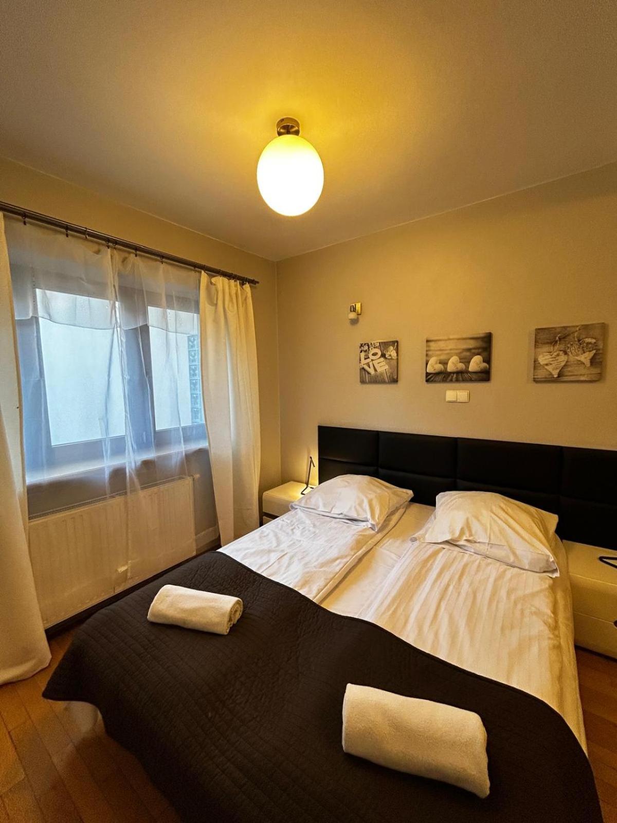 Golden Apartments With Lift - Old Town Cracovia Esterno foto