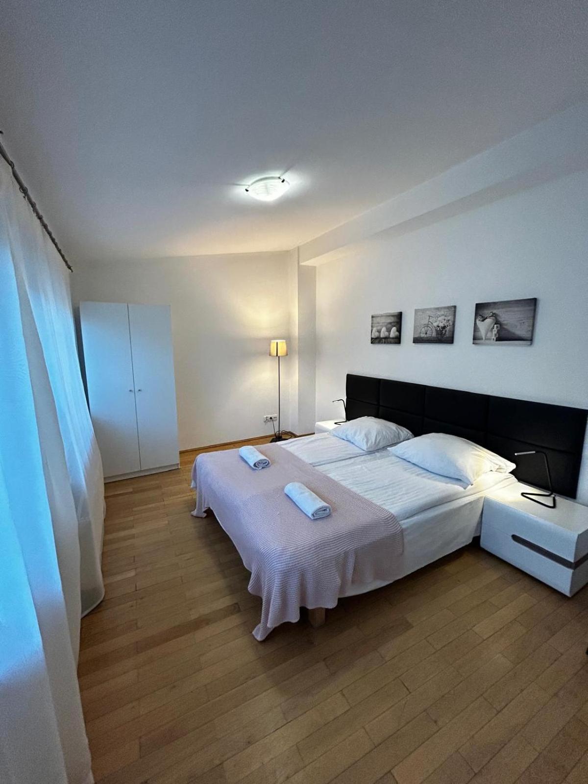 Golden Apartments With Lift - Old Town Cracovia Esterno foto