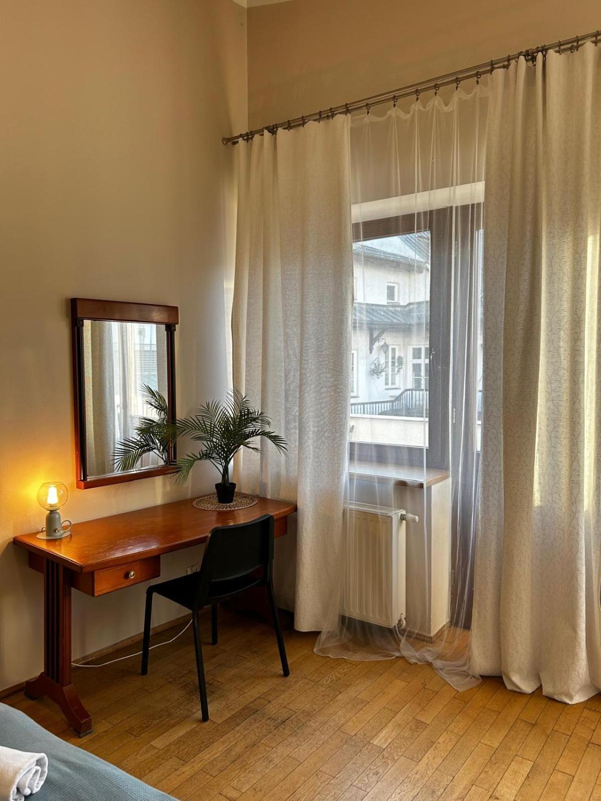 Golden Apartments With Lift - Old Town Cracovia Esterno foto