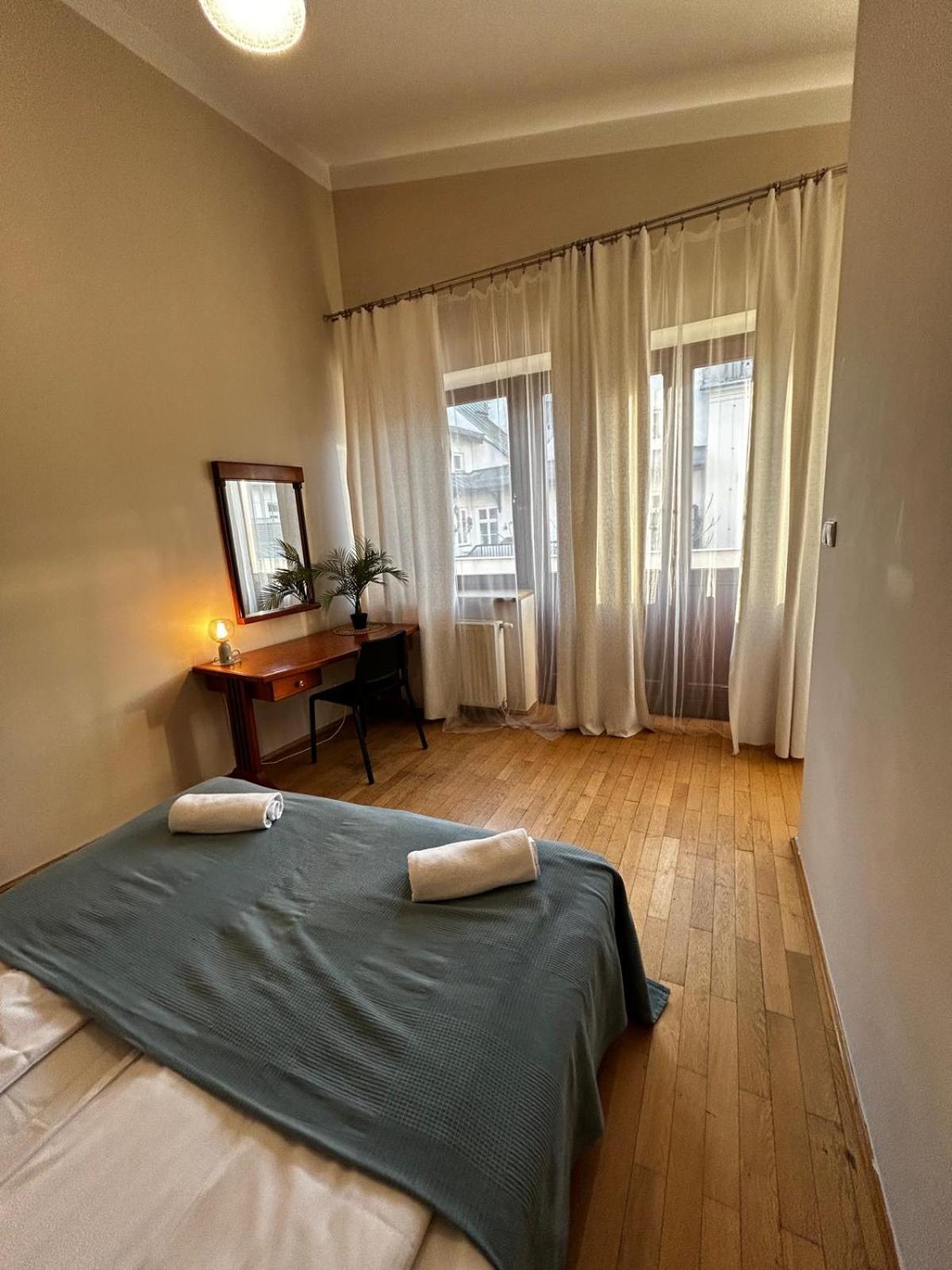 Golden Apartments With Lift - Old Town Cracovia Esterno foto