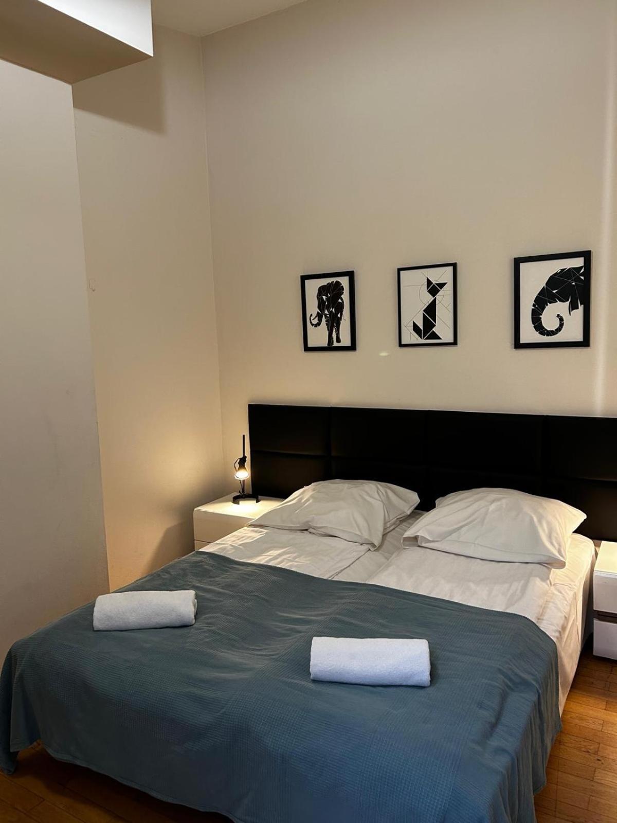 Golden Apartments With Lift - Old Town Cracovia Esterno foto
