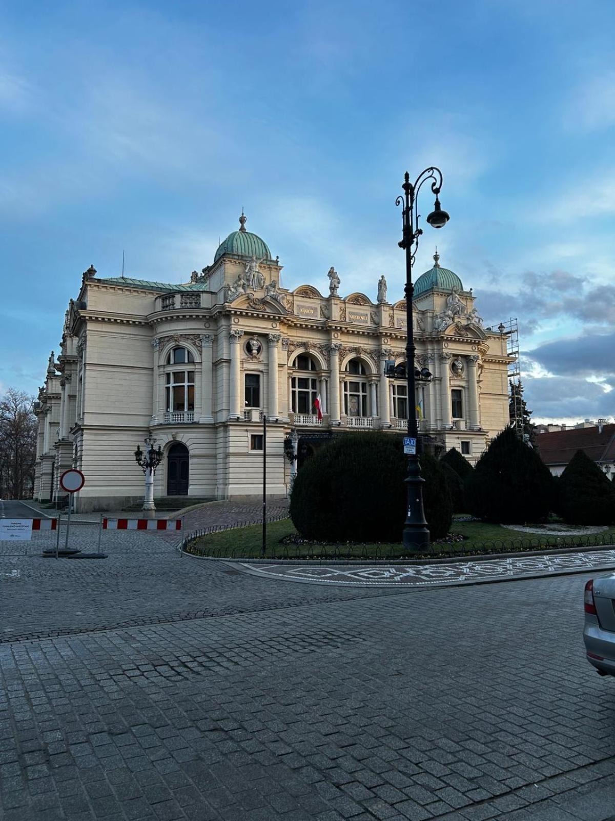 Golden Apartments With Lift - Old Town Cracovia Esterno foto