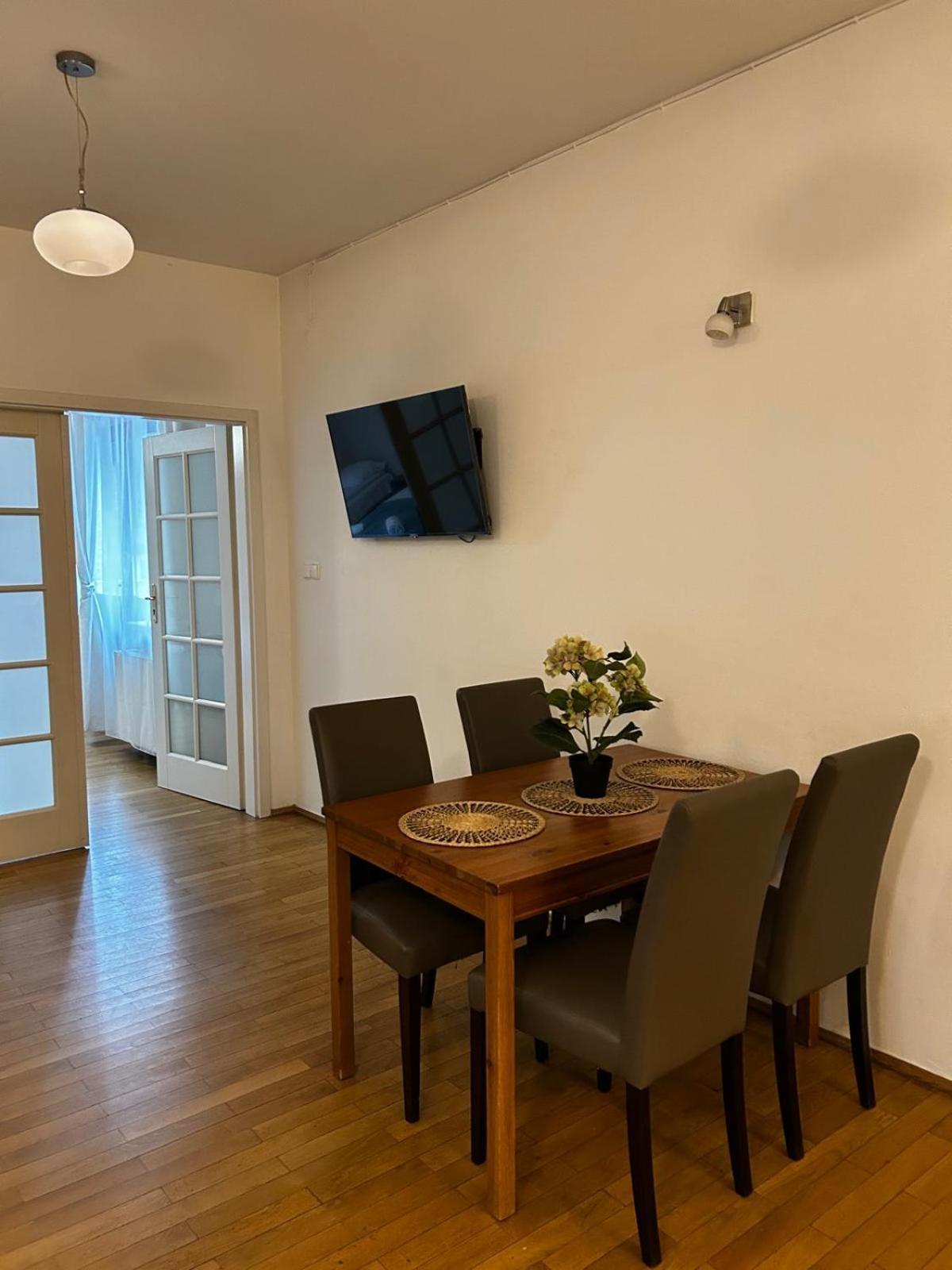 Golden Apartments With Lift - Old Town Cracovia Esterno foto