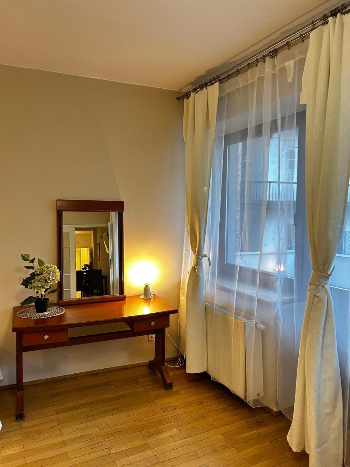 Golden Apartments With Lift - Old Town Cracovia Esterno foto