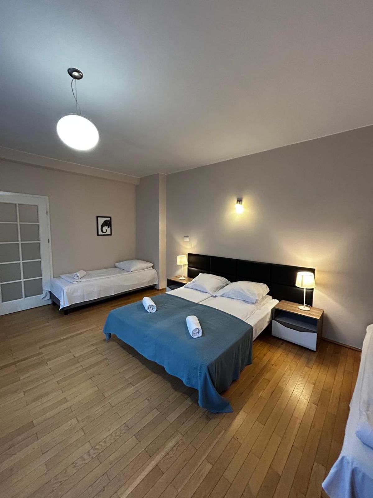 Golden Apartments With Lift - Old Town Cracovia Esterno foto