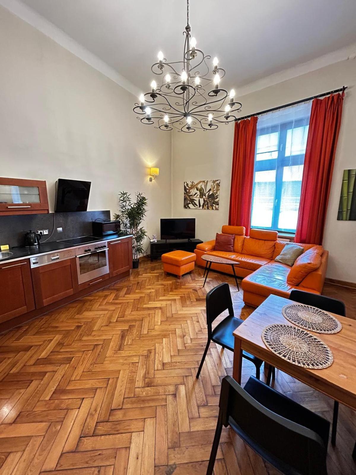 Golden Apartments With Lift - Old Town Cracovia Esterno foto