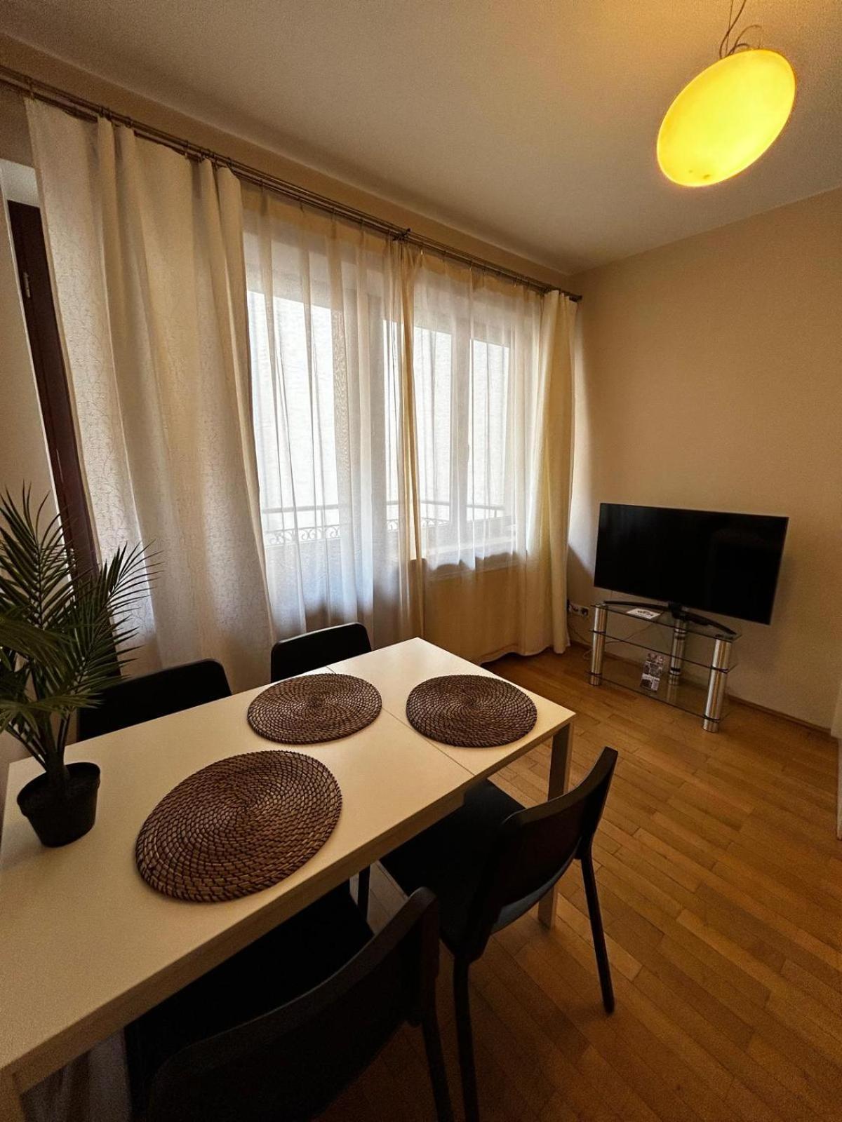 Golden Apartments With Lift - Old Town Cracovia Esterno foto